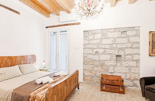 Albergheria Apartment | GuestHost - Norman Palace Stylish Apartment
