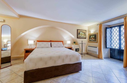 Catania City Centre Apartment | Suite with a Balcony at the Teatro Massimo