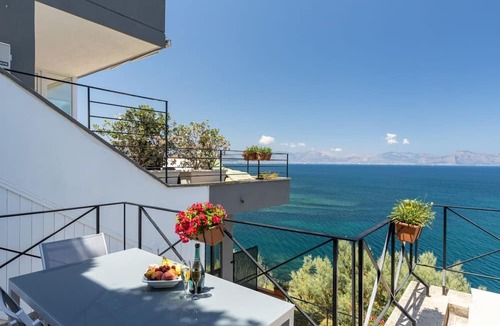 Aspra Apartment | VEROSICIILY Villa Acqua Chiara "Vento" Apartments in Villa