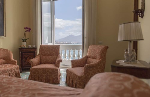 Santa Lucia Apartment | Luxurious apartment in the center of Naples with breathtaking views of Vesuvius