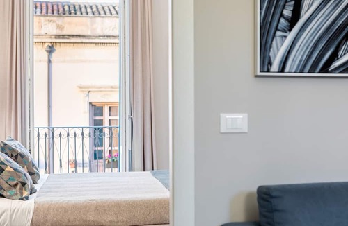 Ortigia Apartment | Riva Apartment with balcony