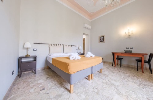 Messina Apartment | Period Room '1924' with Balcony, Wi-Fi and Air Conditioning