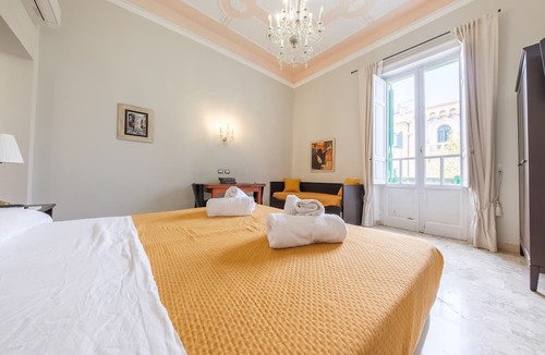 Messina Apartment | Period Room '1924' with Balcony, Wi-Fi and Air Conditioning