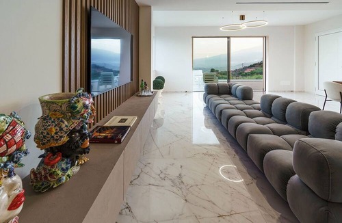Taormina Villa | My Rental Homes - Villa Shelly with swimming pool, terrace and air conditioning