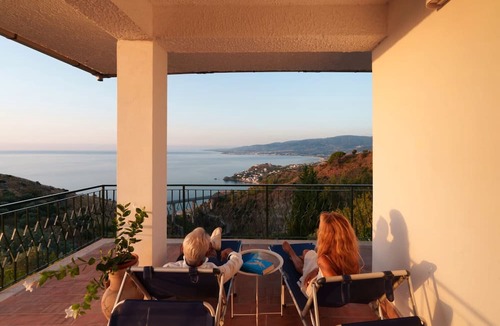 Copanello Apartment | Maison Stalettì, between sky, sea, and prickly pears