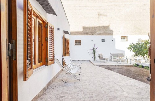 Palermo Apartment | Apartment 'Travel Rooms-Arenella Piano Terra 2' with Mountain View, Wi-Fi and Air Conditioning