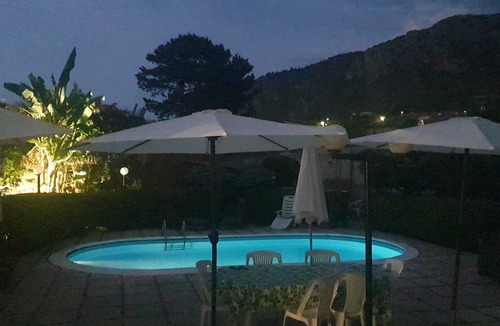 Aspra Apartment | Villa Aurora - Apartment in villa with pool