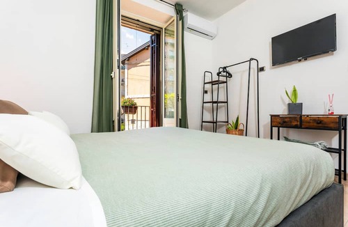 Acireale Apartment | Apartment 'Civico 1 - Acireale' with Balcony and Air Conditioning