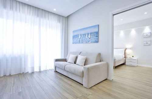 Vomero Apartment | GuestHost - Comfortable and bright apartment perfect for 2 people and equipped with all comforts, including a spacious 15 sqm balcony ideal for relaxing moments. The apartment is located in Via Cimarosa, in the lively Vomero district, an ideal area for a