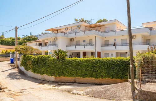 Balestrate Apartment | Apartment 'Le Magnolie 9 - 1° Piano' with Sea View, Wi-Fi and Air Conditioning