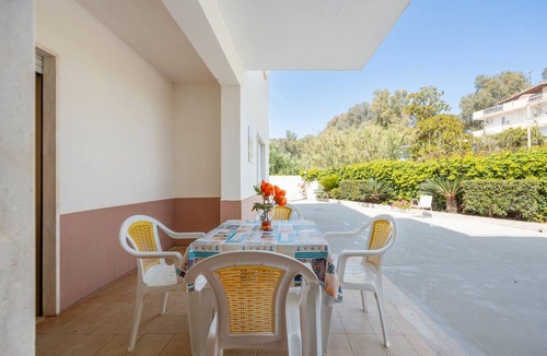 Balestrate Apartment | Apartment 'Le Magnolie 9 - 1° Piano' with Sea View, Wi-Fi and Air Conditioning
