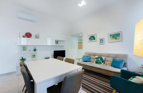 Montecalvario Apartment | Downtown, serene nights overlooking quiet garden, GARDEN HOUSE