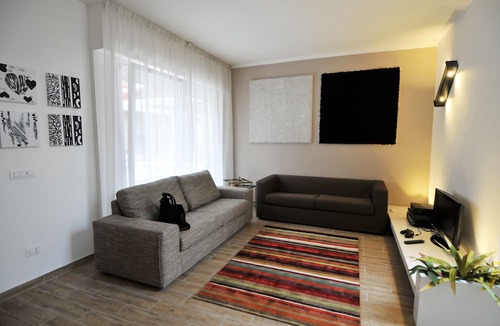 Appio Latino Apartment | Elegant house with veranda - in the center of Rome, a stone's throw from S. Giovanni