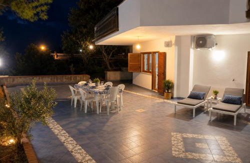 Santa Maria di Castellabate Apartment | House with terrace and direct access to the beach