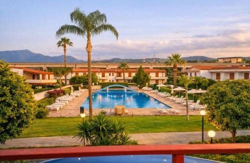 Furnari Apartment | Pool & Sea House Vittoria - WiFi, A-C, front Eolie
