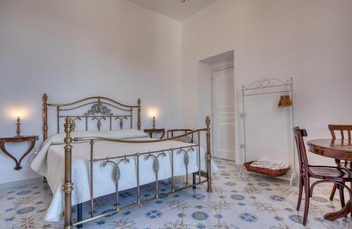 Angri Apartment | Lumina Two Suites in Historic Villa near Pompeii