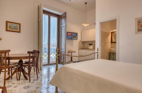 Angri Apartment | Lumina Two Suites in Historic Villa near Pompeii