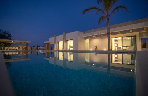Avola Villa | Villa Odette Avola - Heated Pool, Spa & Gym