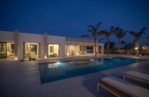 Avola Villa | Villa Odette Avola - Heated Pool, Spa & Gym