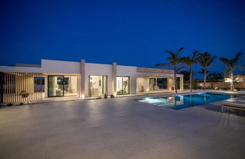Avola Villa | Villa Odette Avola - Heated Pool, Spa & Gym