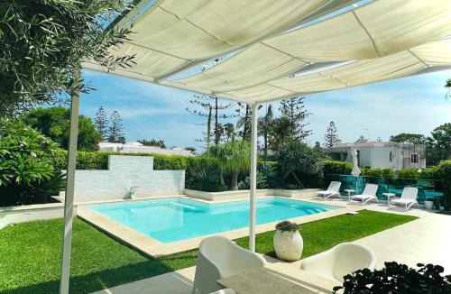 San Lorenzo Villa | Villa Lucia with swimming pool 30 meters from the beach