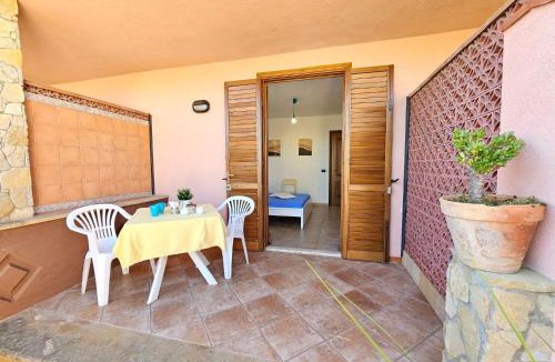 Solfarelli House | Holiday Home Helle mediterrane Villa mit Veranda und Garten by Interhome