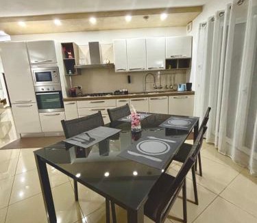 Leonforte Apartment | Casa vacanza Helios
