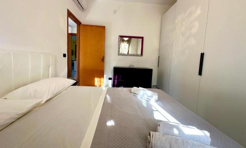 Arenella Villa | Villa Arenella 300m from Beach with Garden & Parking
