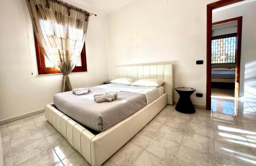 Arenella Villa | Villa Arenella 300m from Beach with Garden & Parking