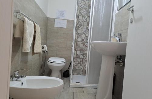 Corso dei Mille - Sant'Erasmo Bed & Breakfast | Bedroom la stazione