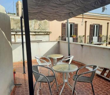 Castellammare House | La terrazza sul vicolo