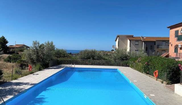 Apartment - Sleeps 3 & Swimming Pool