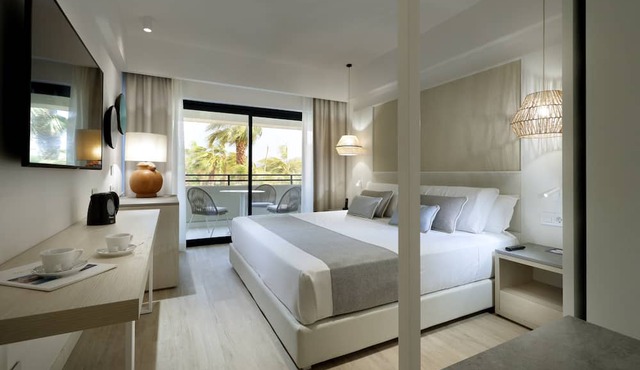 The Signature Level at Grand Palladium Sicilia Resort & Spa