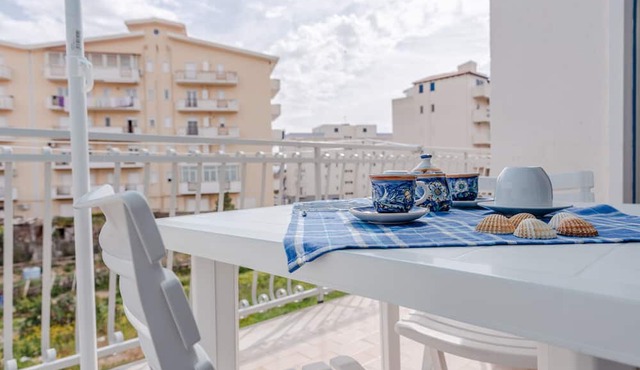 Holiday Home 'Nautilus' with Sea View, Wi-Fi and Air Conditioning