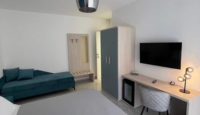 Gheloi Room