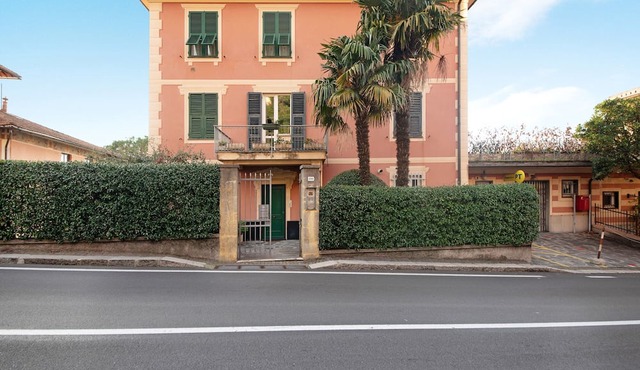 Cozy Sea View Apartment with Garden & Wi-Fi in Camogli