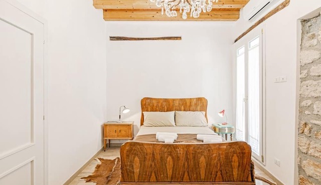 GuestHost - Norman Palace Stylish Apartment