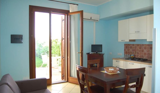 Comfortable apartment with private terrace, swimming pool overlooking the sea