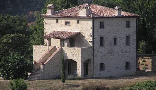 Restored Umbrian Stone Farmhouse with Pool and Panoramic Views in Todi (PG)