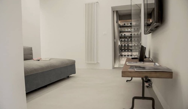 Stylish apartment overlooking the historic market of Ortigia