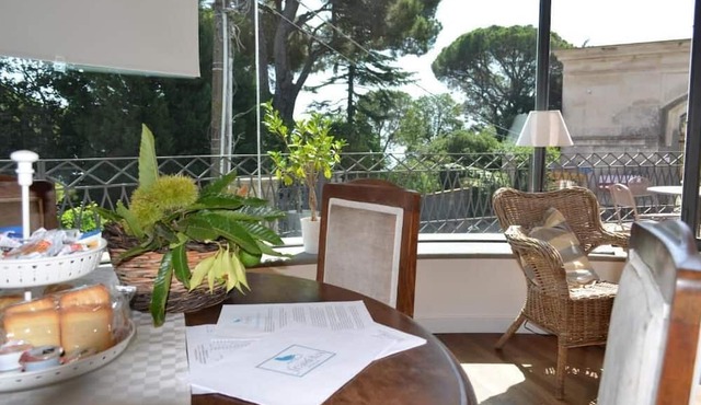 Charm and relaxation for a holiday in a deluxe apartment, excellent location for touring eastern Sicily