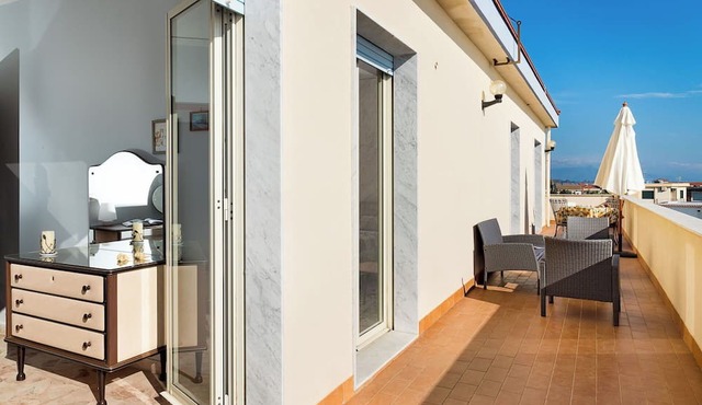 Apartment with terrace with sea and Etna view
