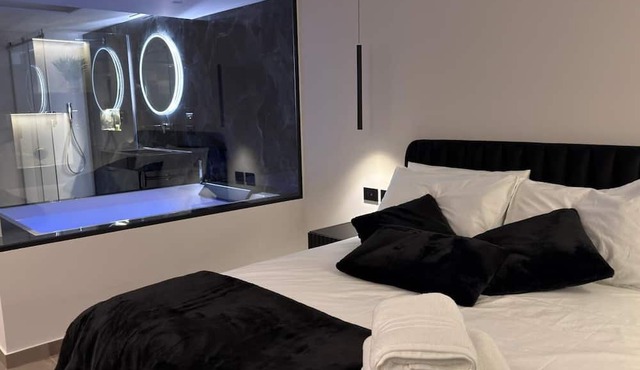 Coco Noir Luxury Villa