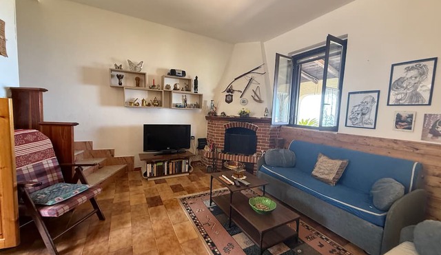 Villa 'Shanti Appartamento Rustic' with Sea View, Private Terrace and Private Garden