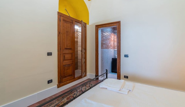 Room 'Civico 46 - Yellow' with Shared Terrace, Wi-Fi and Air Conditioning