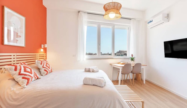 Gorgeous and Modern Apartment with Cathedral View