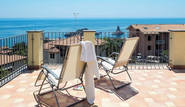 Exceptionally panoramic apartment-suite