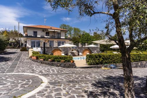 Villa Etna Pool & Seaview by Wonderful Italy