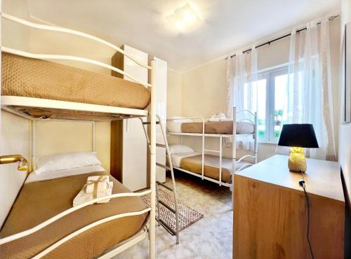 L' Antico Scoglio Appartamenti comfort Nocera Terinese Scalo - Fino a 11 Ospiti - Piscina - Navetta Aeroporto-Stazione & Multi-Destinazioni - Spiaggia a 300mt - Giardino e Zona pranzo all'aperto - WiFi & SmartTV - Aria Condizionata