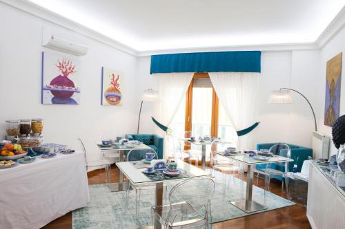 Isa Guest Rooms